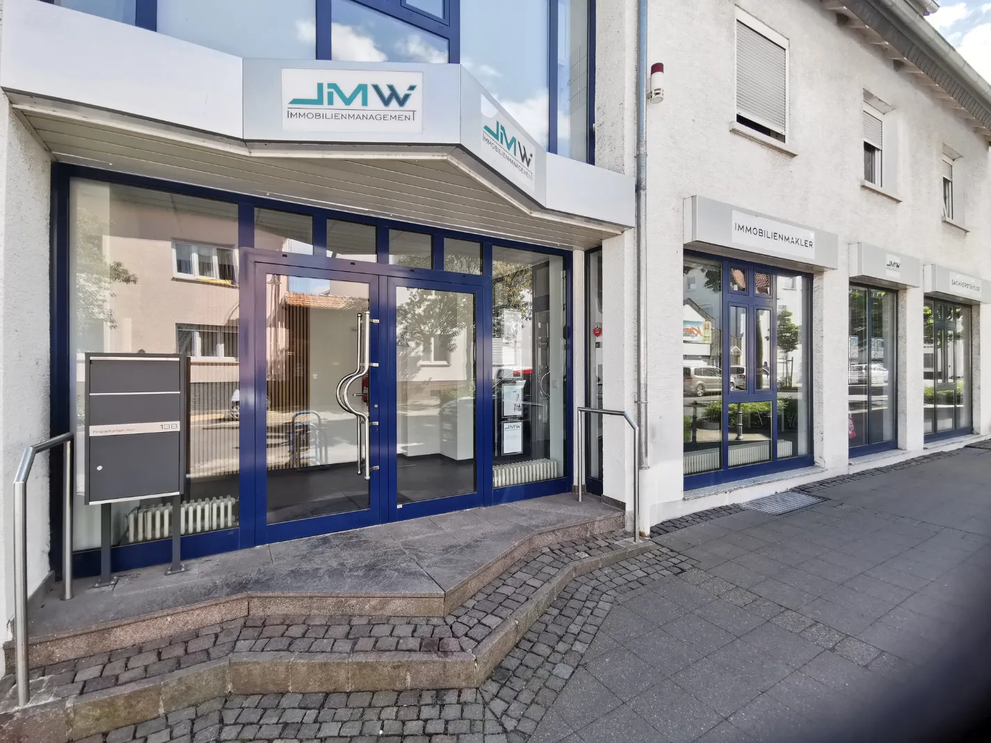LMW Immobilien Büro Innenansicht – moderne Arbeitsatmosphäre