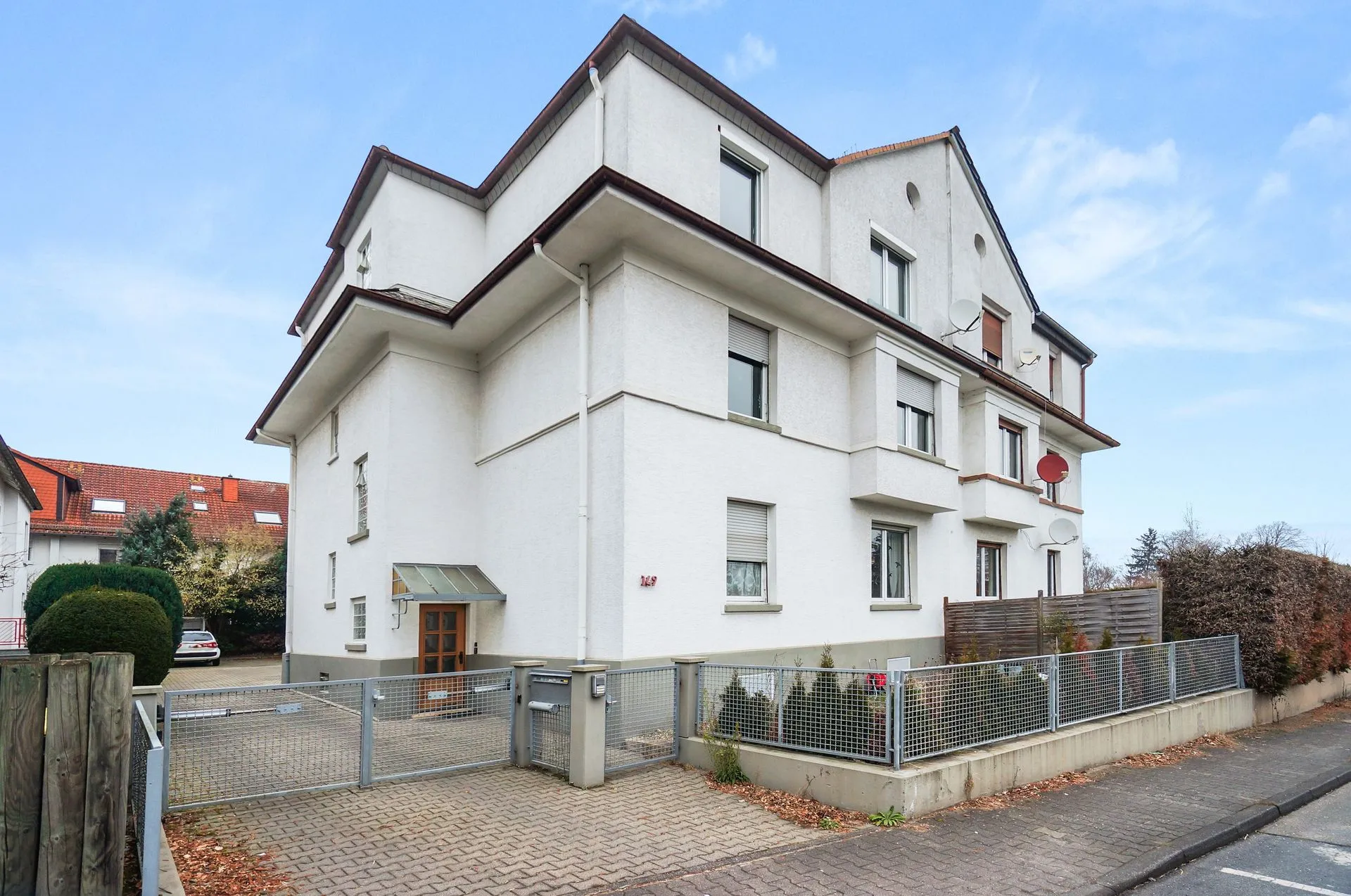 Vorderansicht Immobilie breit – LMW Immobilien Wetteraukreis