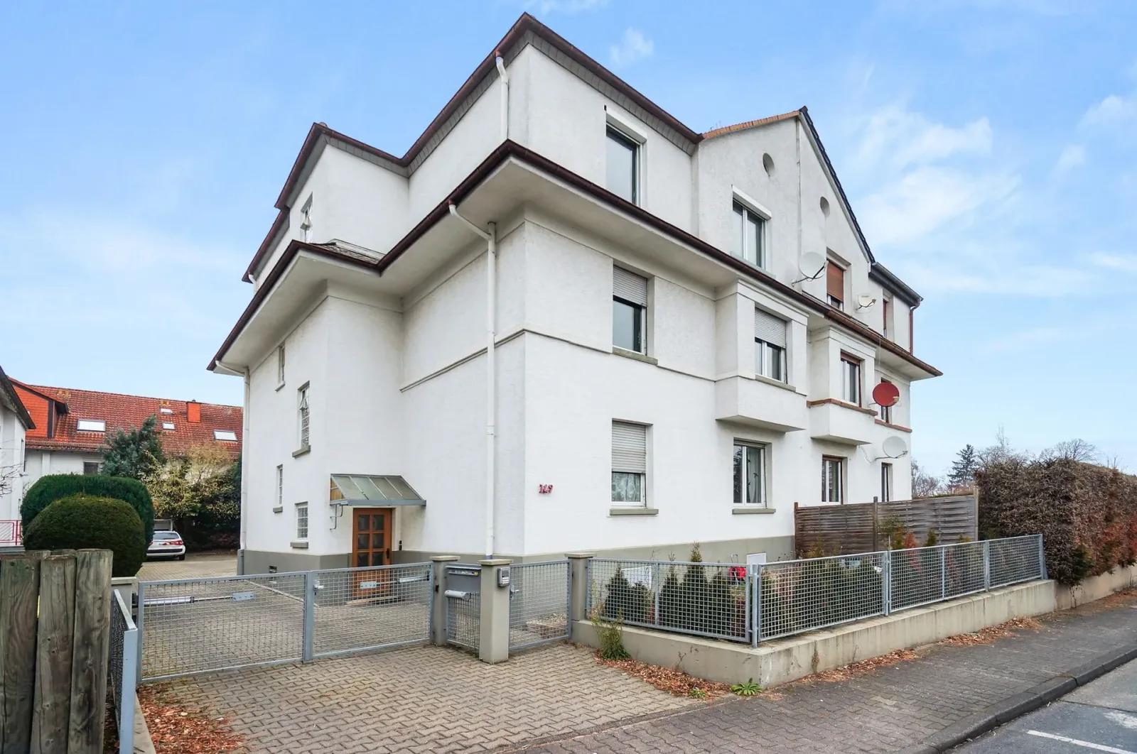 Vorderansicht Immobilie breit – LMW Immobilien Wetteraukreis