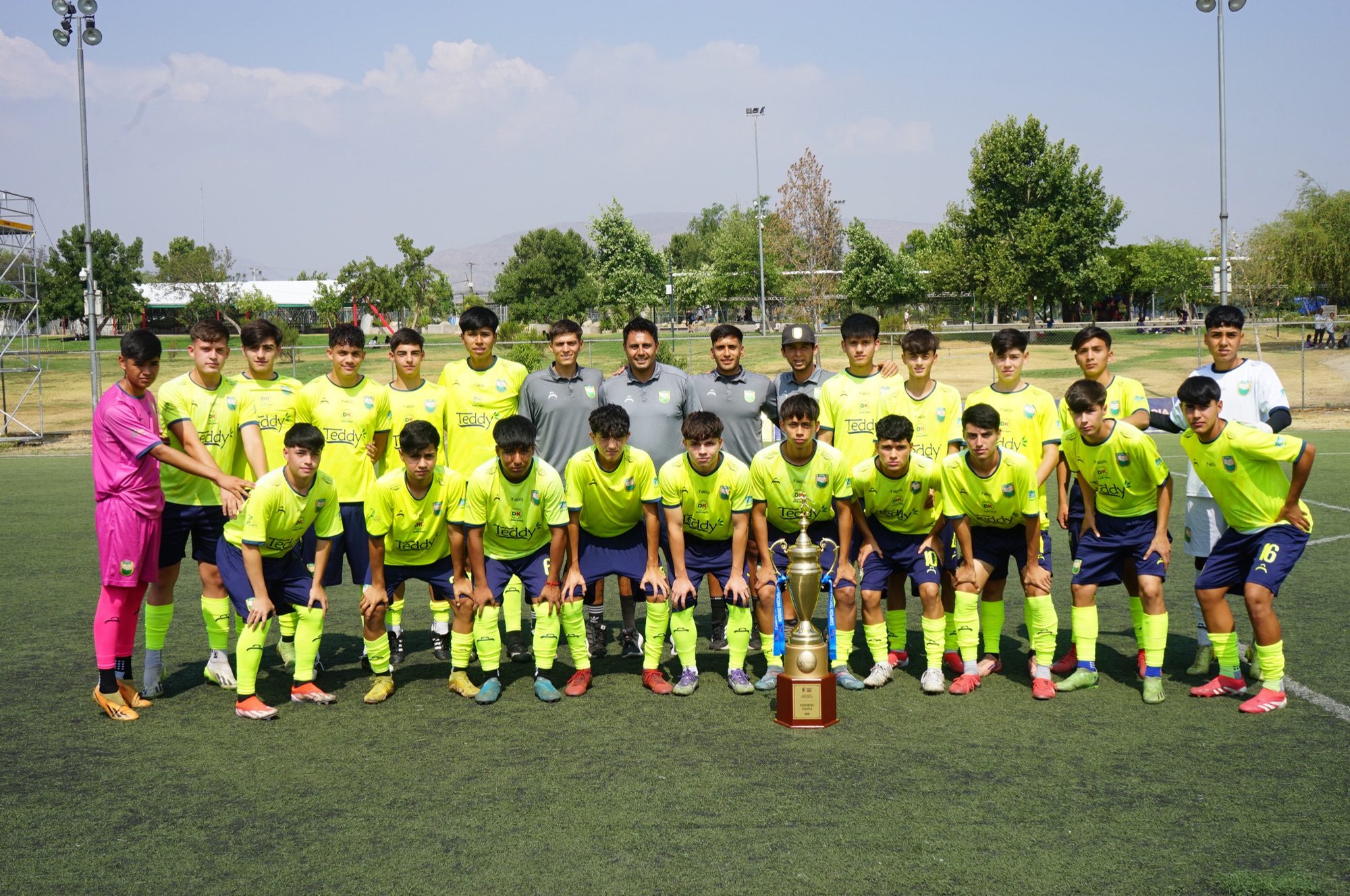 Plantel de la categoría Sub 16 del Club Atlético Colina
