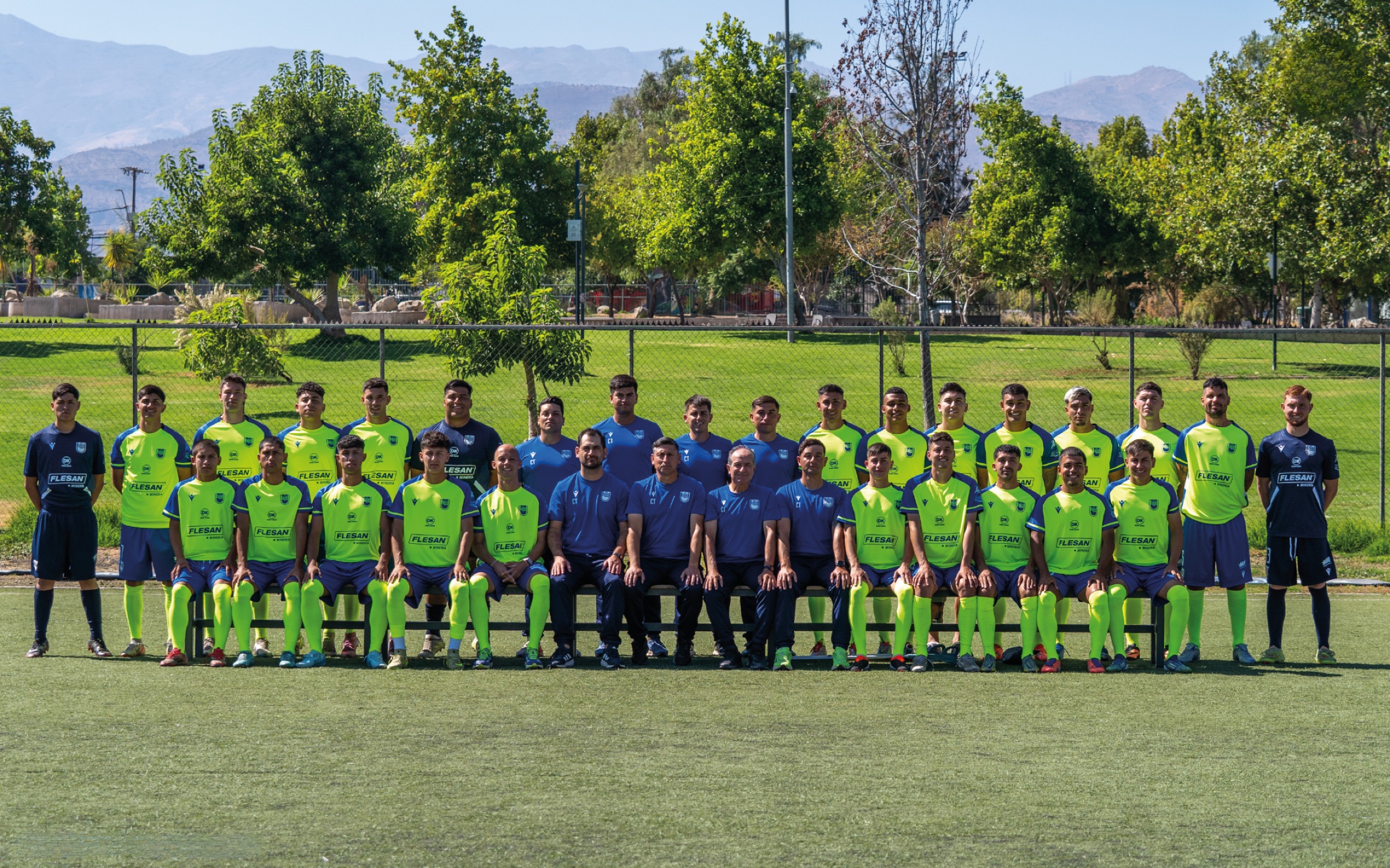 Plantel del primer equipo profesional del Club Atlético Colina