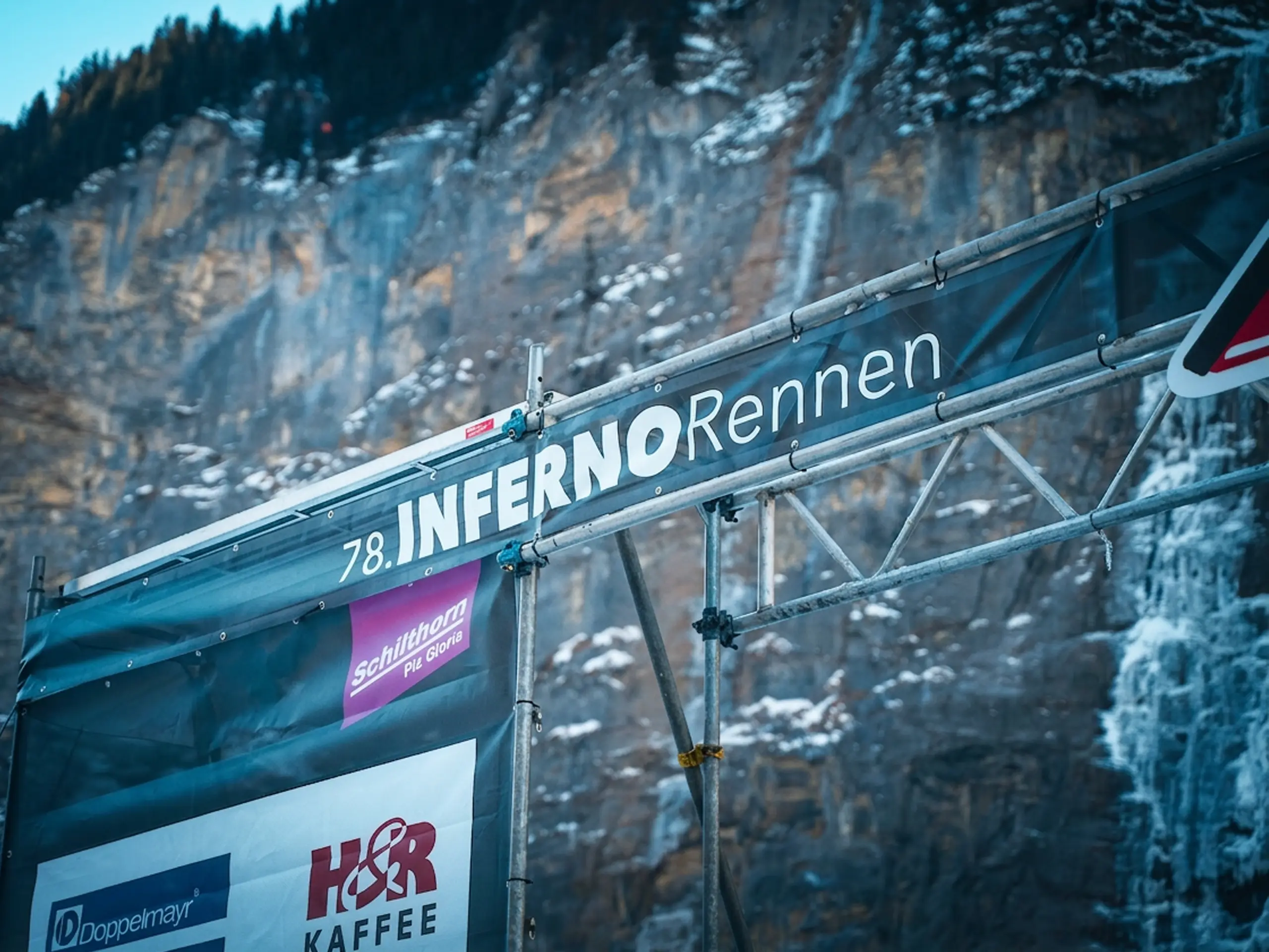 Bedruckte Werbeblache mit individuellem Design für Unternehmen in der Schweiz
