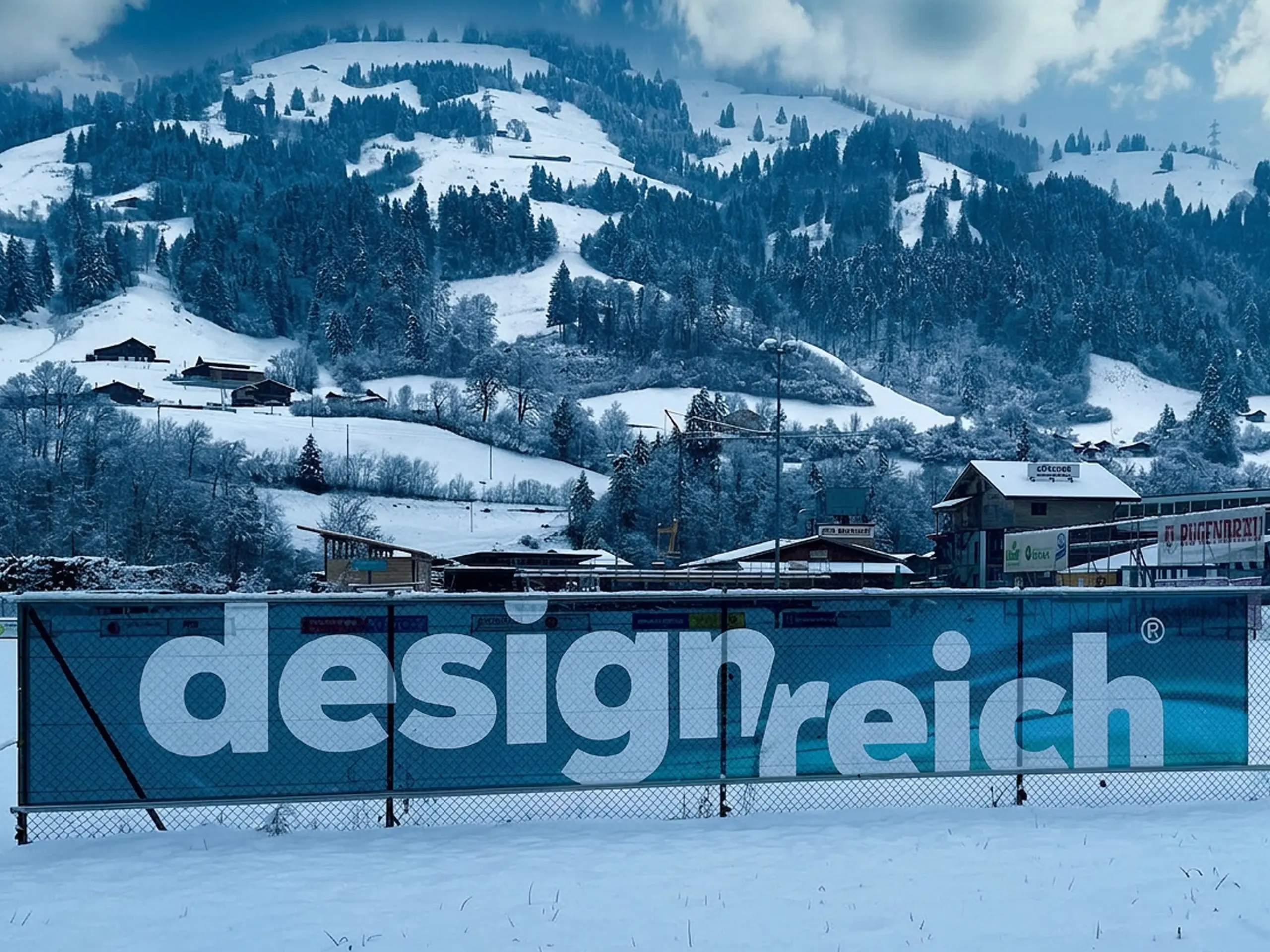 Professionell bedruckte Blache nach Mass für wirkungsvolle Schweizer Aussenwerbung