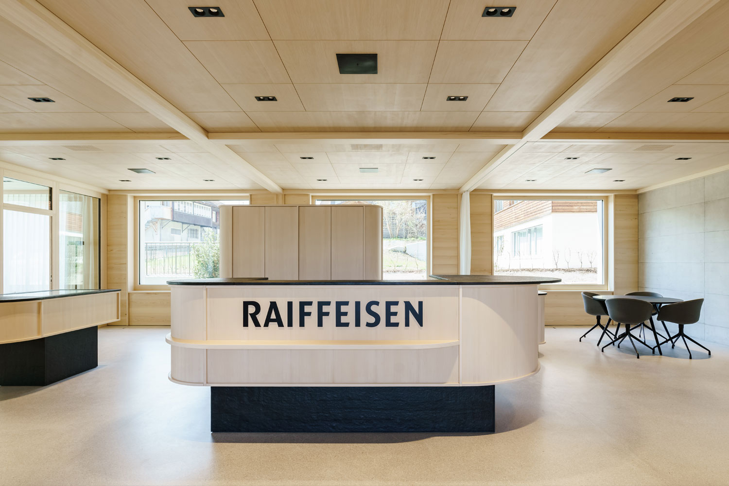 Signaletik für die Raiffeisenbank Frutigland