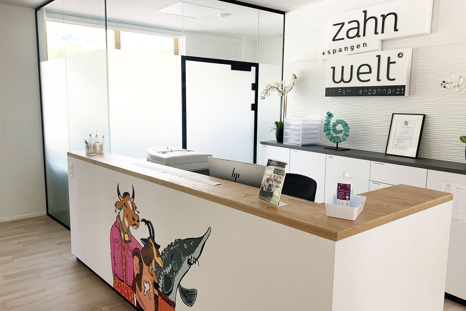Praxisbeschriftung für die Zahnarzt Oberland AG