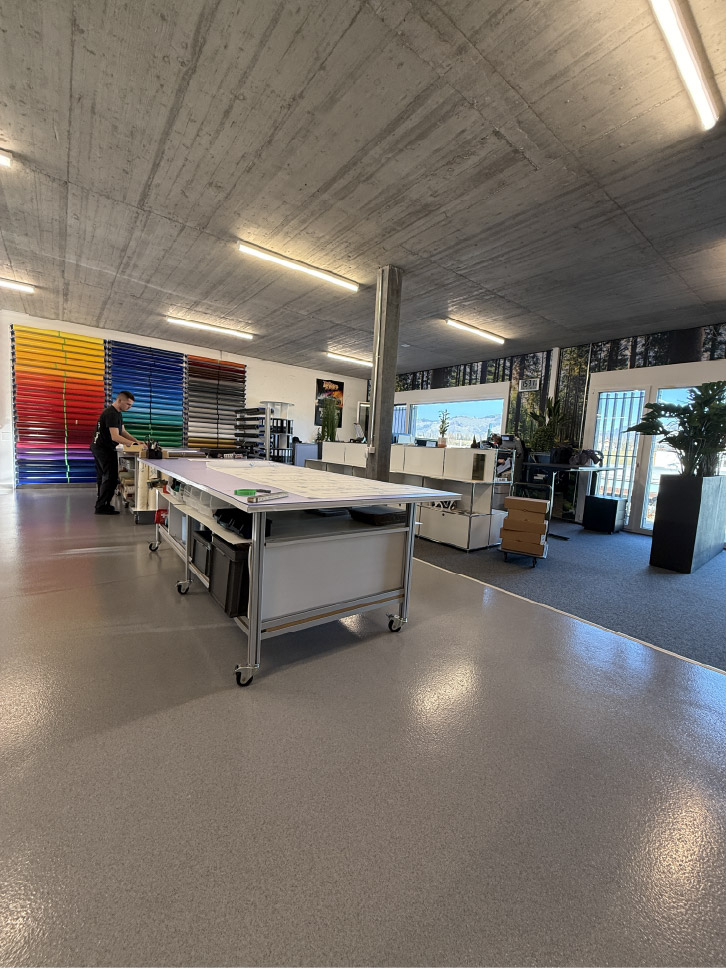 Designreich in Spiez – individuelle Werbebeschriftungen, Folienlösungen und kreative Gestaltung für Unternehmen