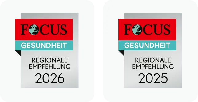 Focus Gesundheit Regionalempfehlung 2025 Auszeichnung in rotem und blauem Kasten mit schwarzem Text auf weißem Hintergrund.