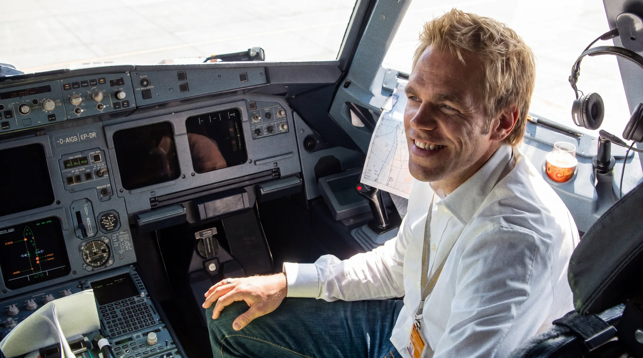 Jan Schmidt im Airbus-Cockpit – über 10 Jahre Projektleitung in der Luftfahrt
