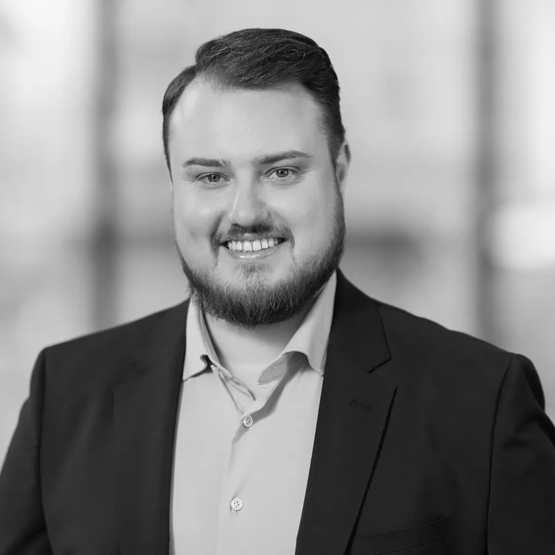 A smiling portrait of Till Eichenauer, CEO of askporter