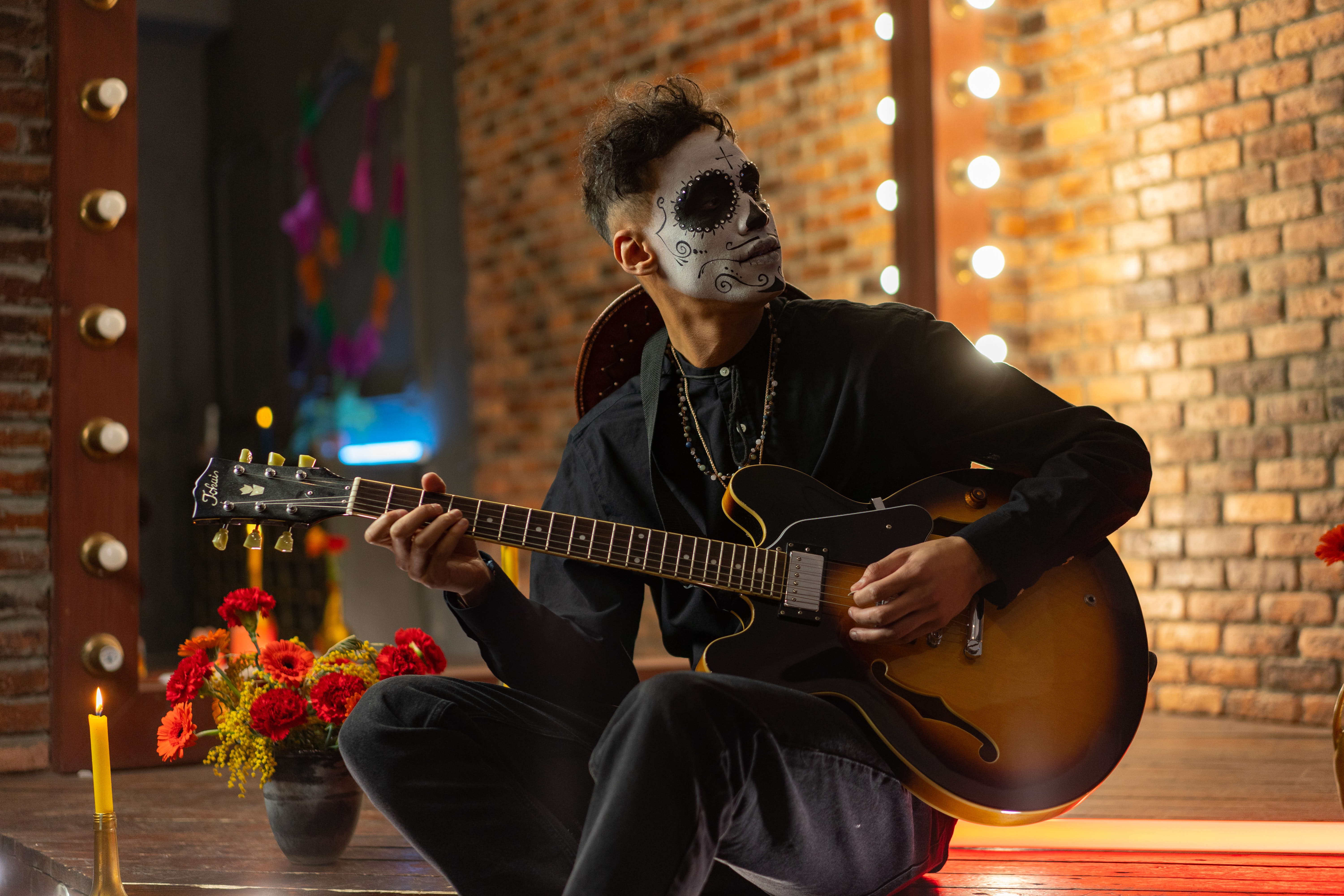 Day of Dead is a colourful celebration of music and dance, to performe for loved ones’ souls.