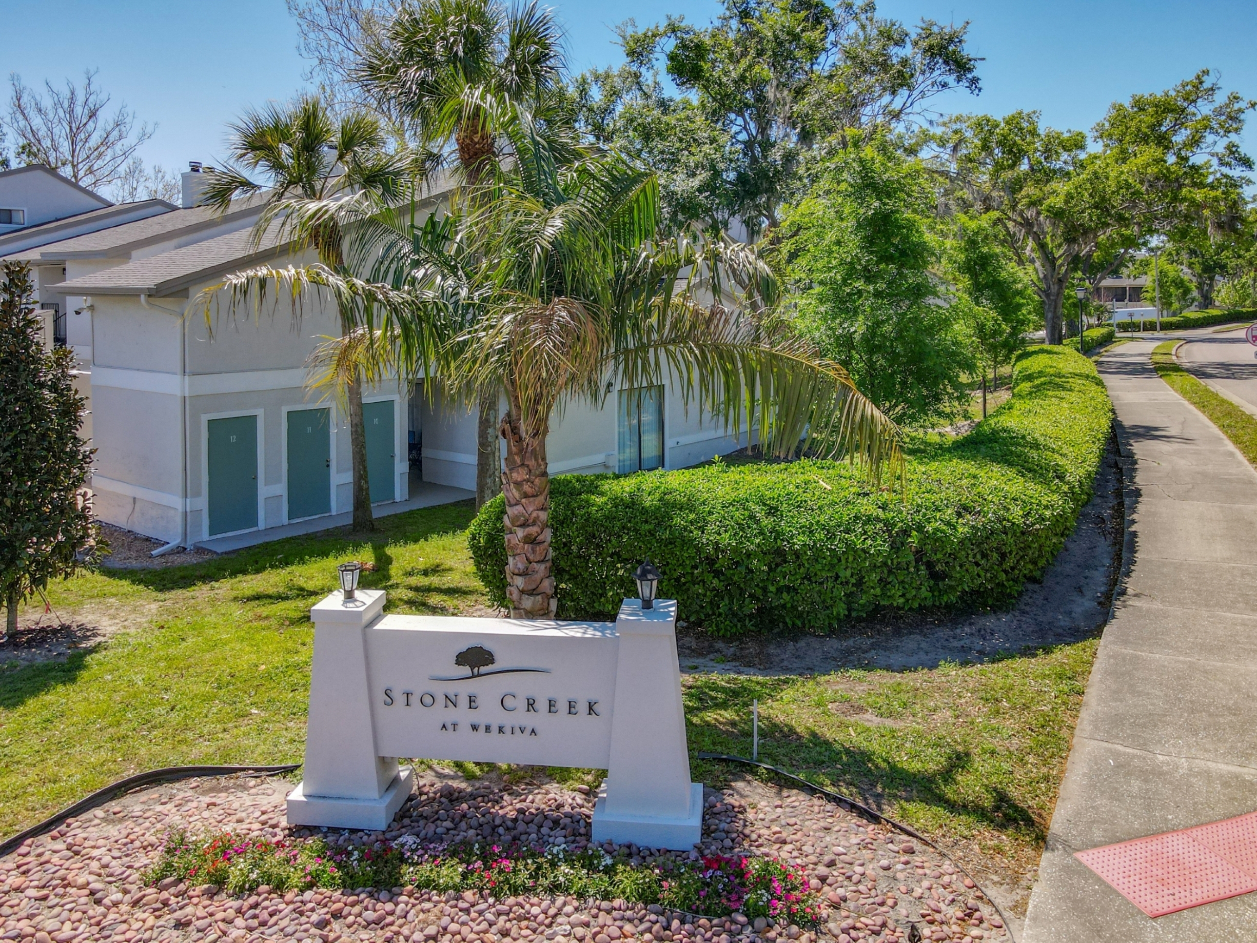 Leasing sign