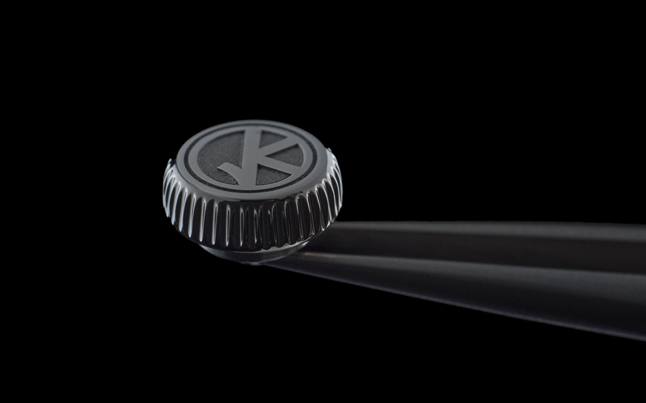 Close-up of the GKO DROP² crown engraved with the GKO logo