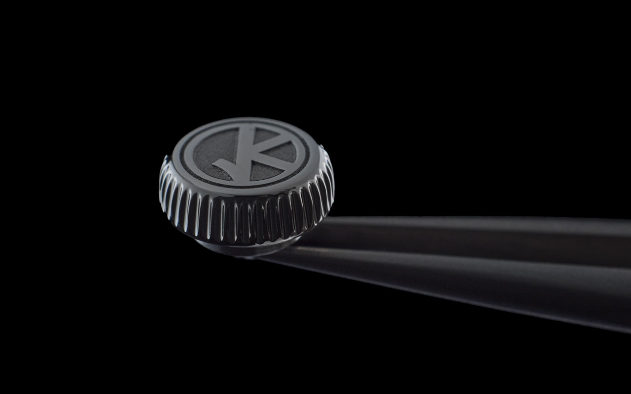 Close-up of the GKO DROP² crown engraved with the GKO logo