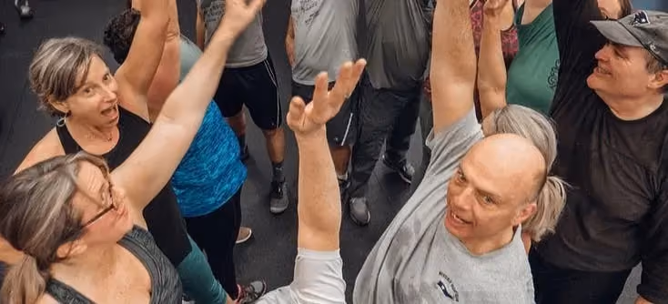 Keeping group fitness training sessions full with live-streaming