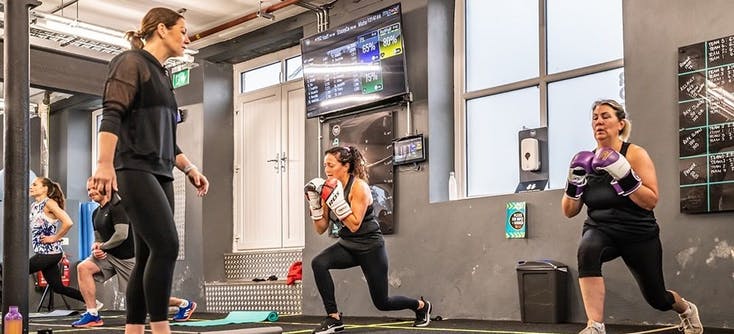 A fitness instructor leading a gym class | Photo Credit: Lean Training Club