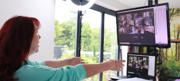 10 tips to motivate your clients to come to class online