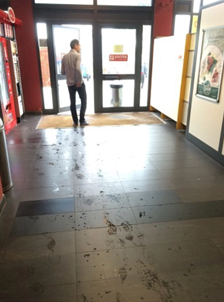 Common entrance problem — undersized matting