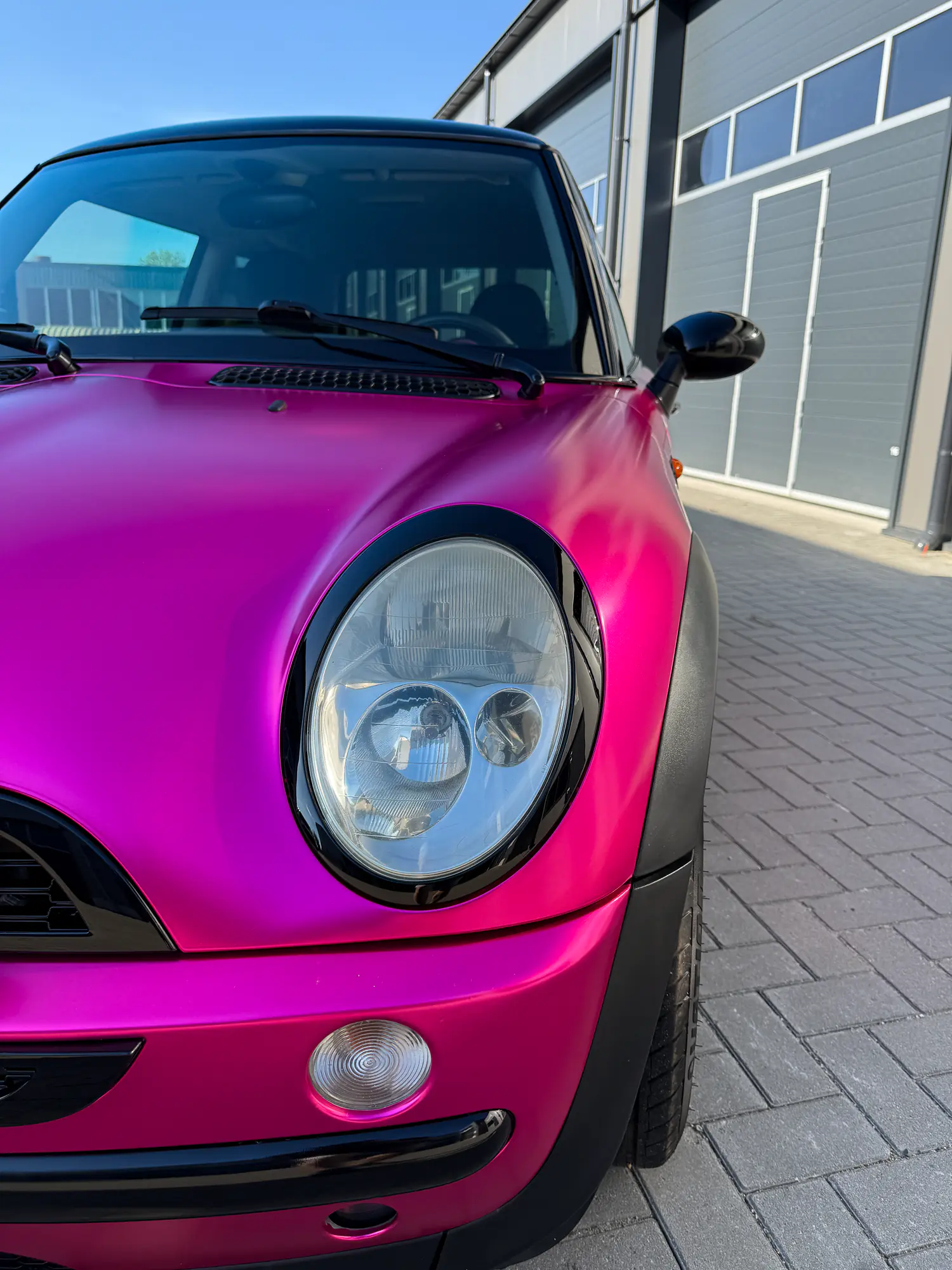 Detail van de wrapafwerking op de Mini Cooper