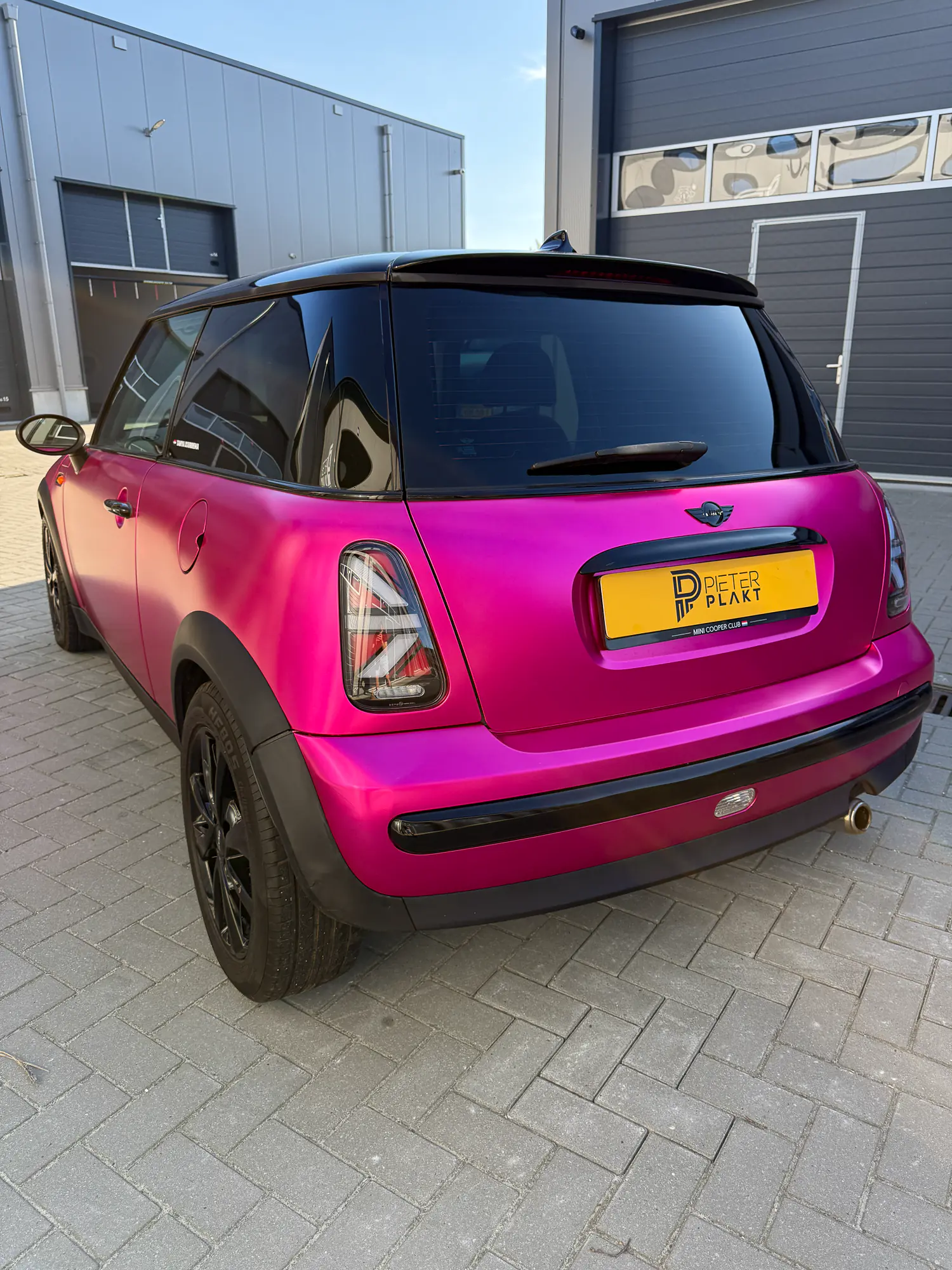 Eindresultaat volledige wrap Mini Cooper door Pieter Plakt in Burgum