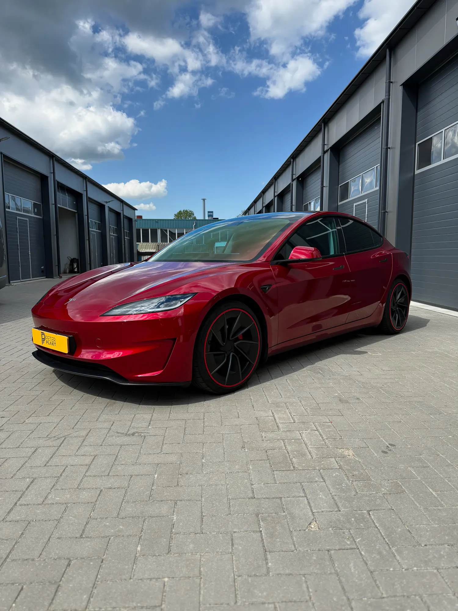 Tesla Model 3 rondom voorzien van keramische DOT-Matrix Windowfilms
