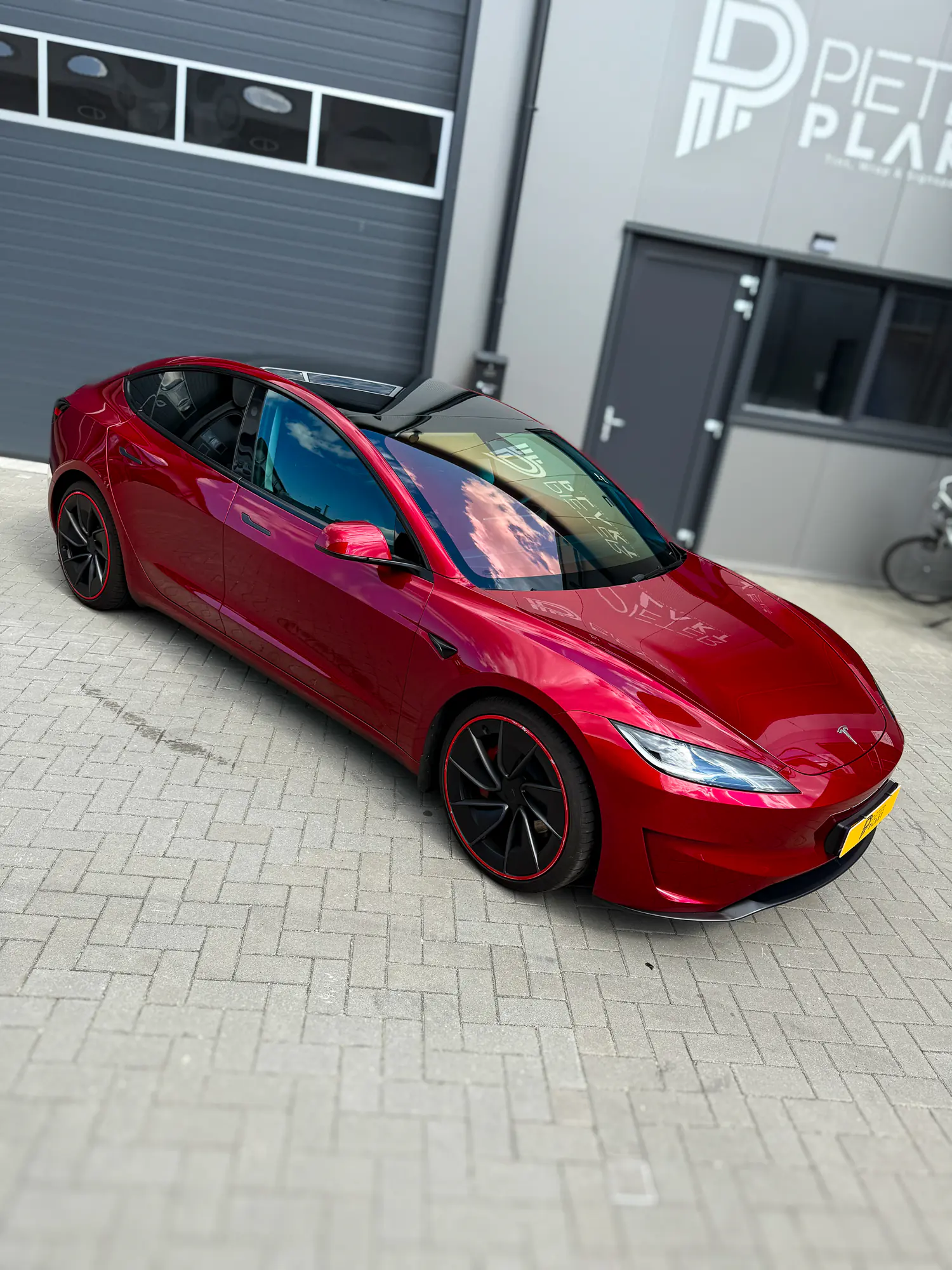 Geblindeerde Tesla Model 3, klaar voor oplevering