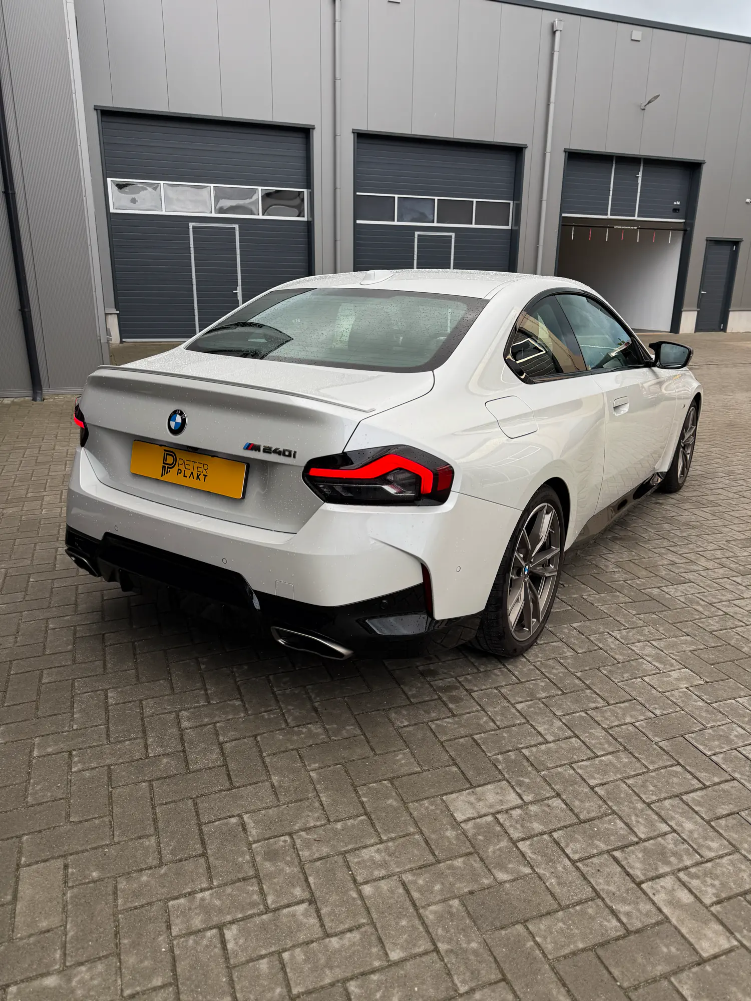 Voorbereiden van de zijruit van de BMW 240i