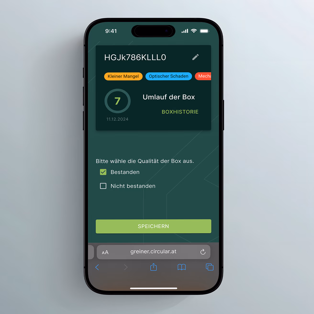 Smartphone zeigt eine deutschsprachige Prüf-App für Box HG Ik786KLIJ.O: Umlaufhistorie, Status „Bestanden“ und grünes Speichern-Feld.