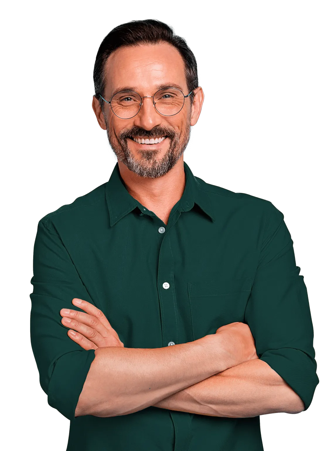 Homem branco com barba e camisa verde, com braços cruzados