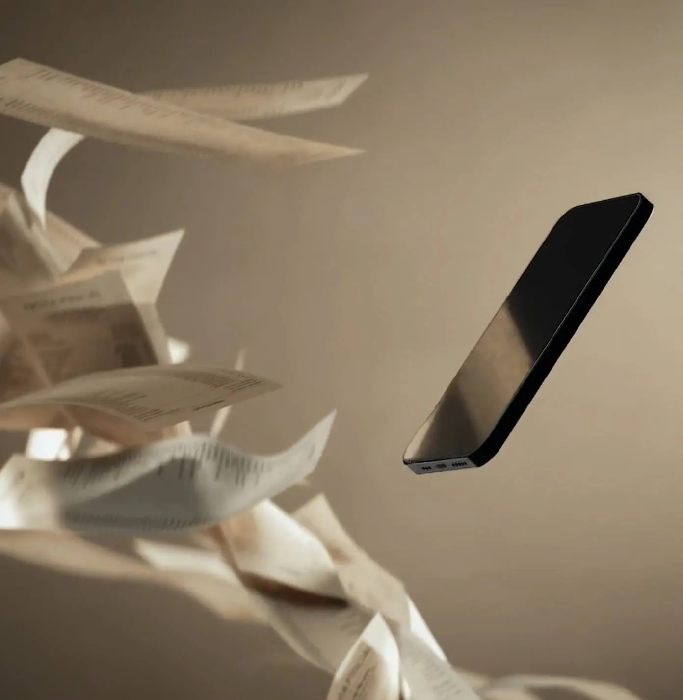 Celular com diversas notas fiscais voando ao seu redor