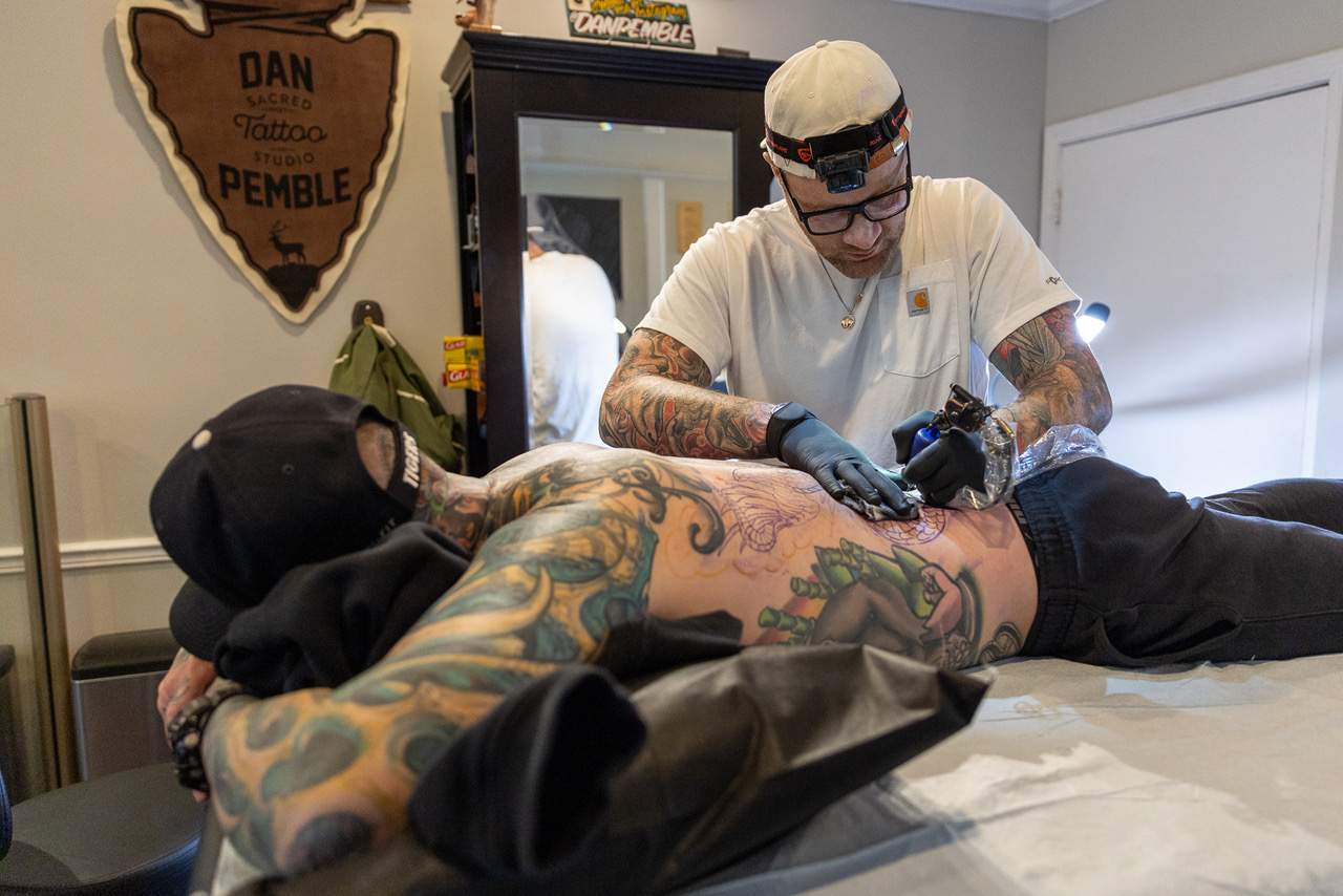 image of tattoo artist at work