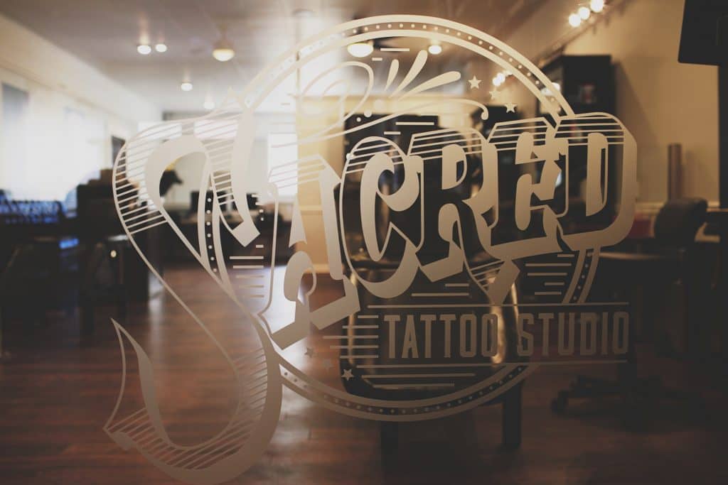 image of tattoo artist at work