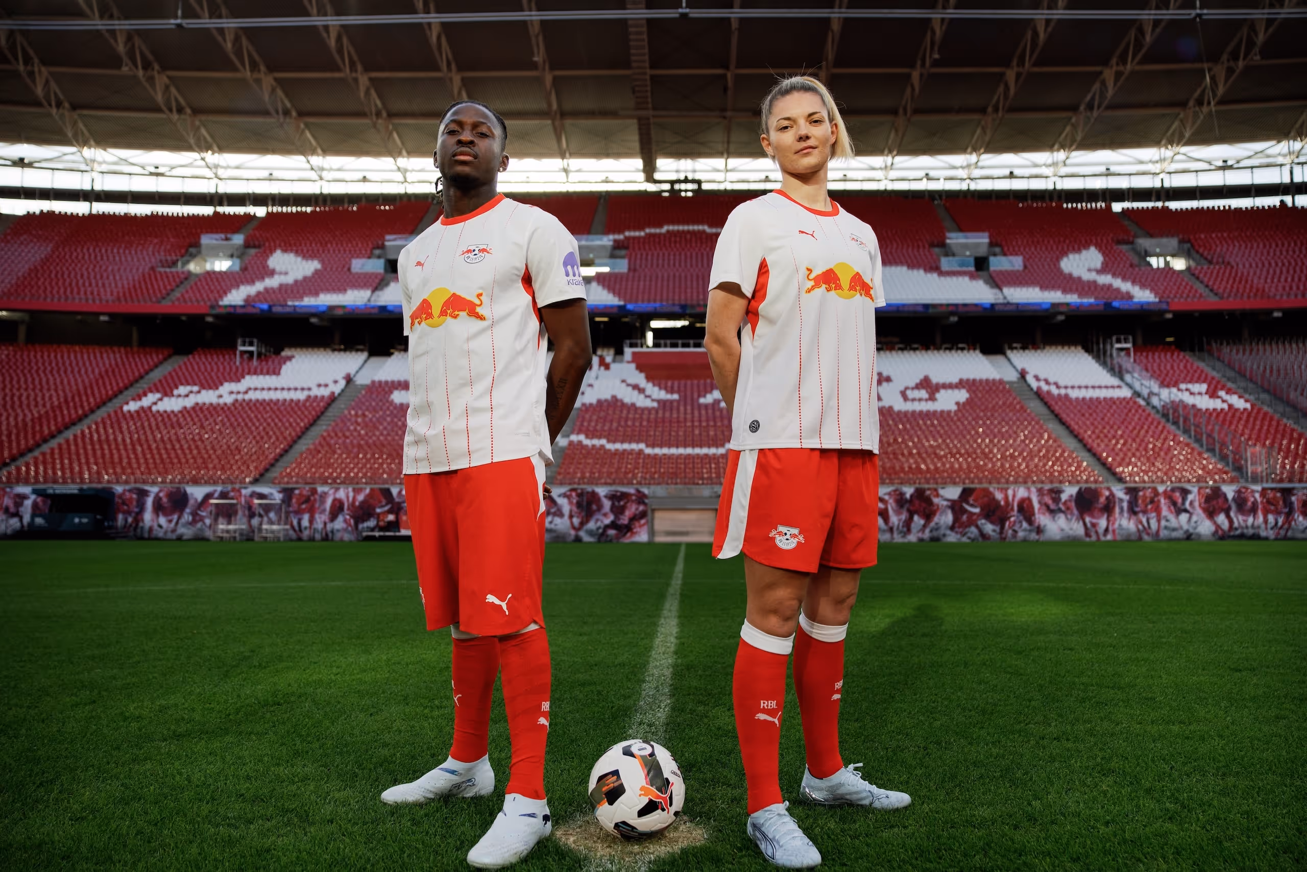 Bakayoko und Landenberger im Jersey Kit 26/27