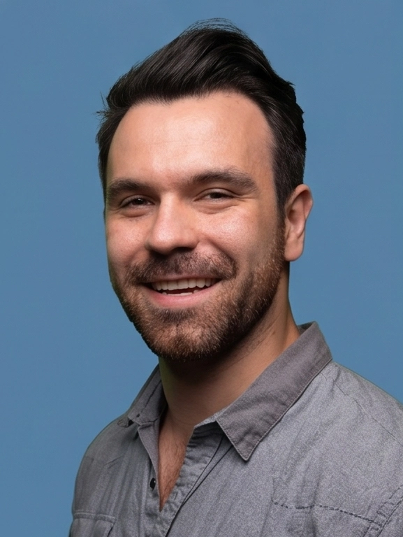 Artur Meyster headshot