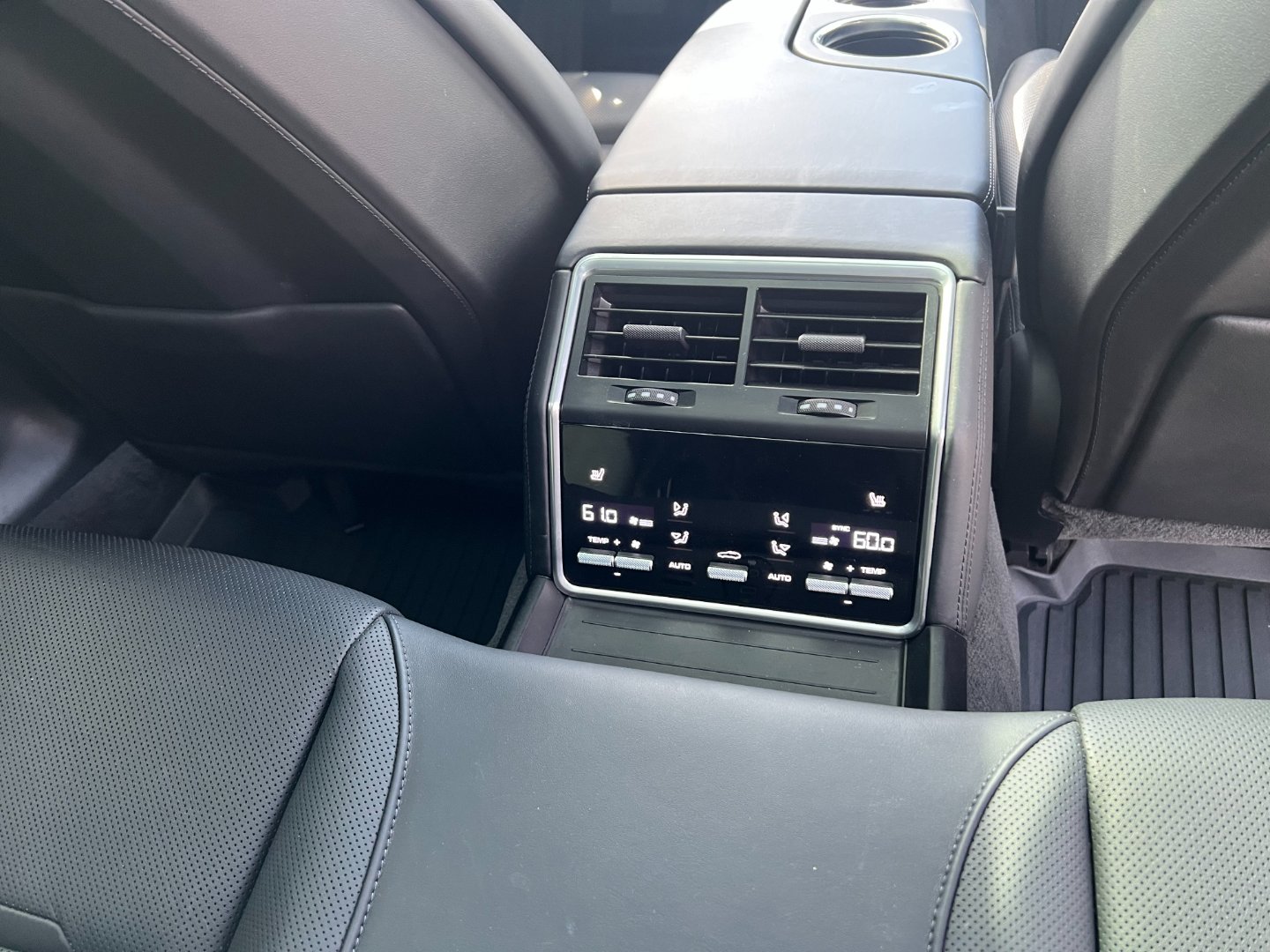 2023 Porsche Panamera RWD