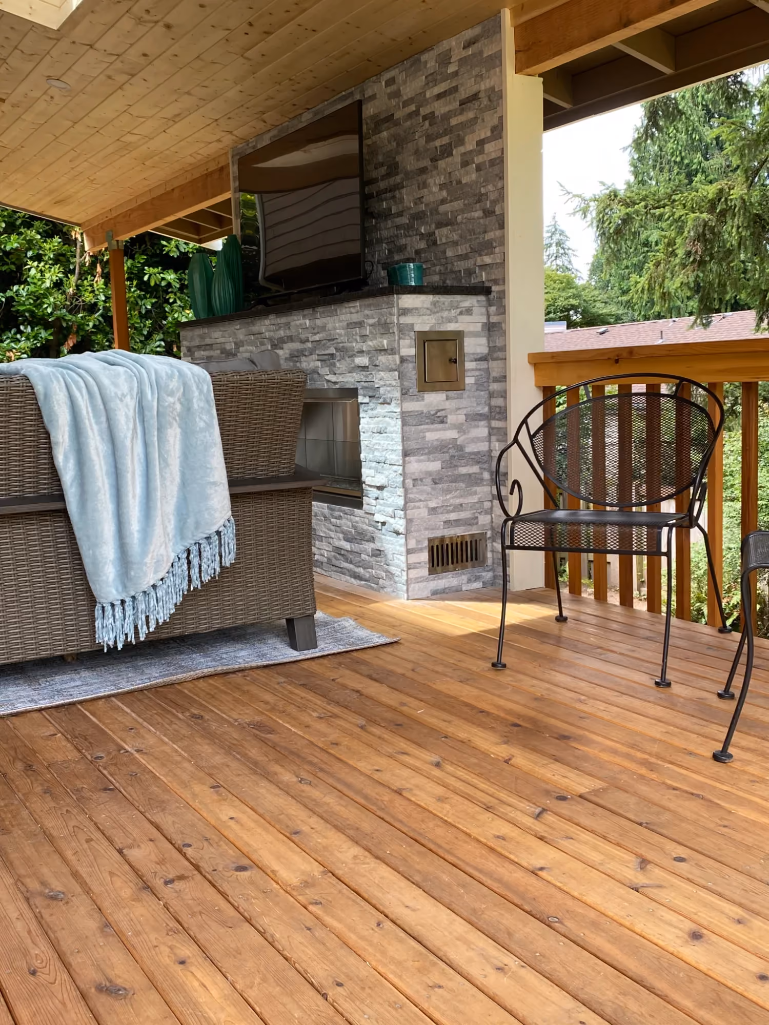 Covered deck with grill and outdoor dining table