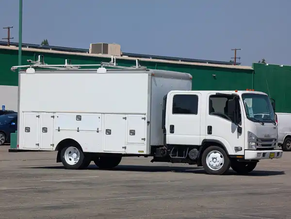 2017 Isuzu NPR HD
