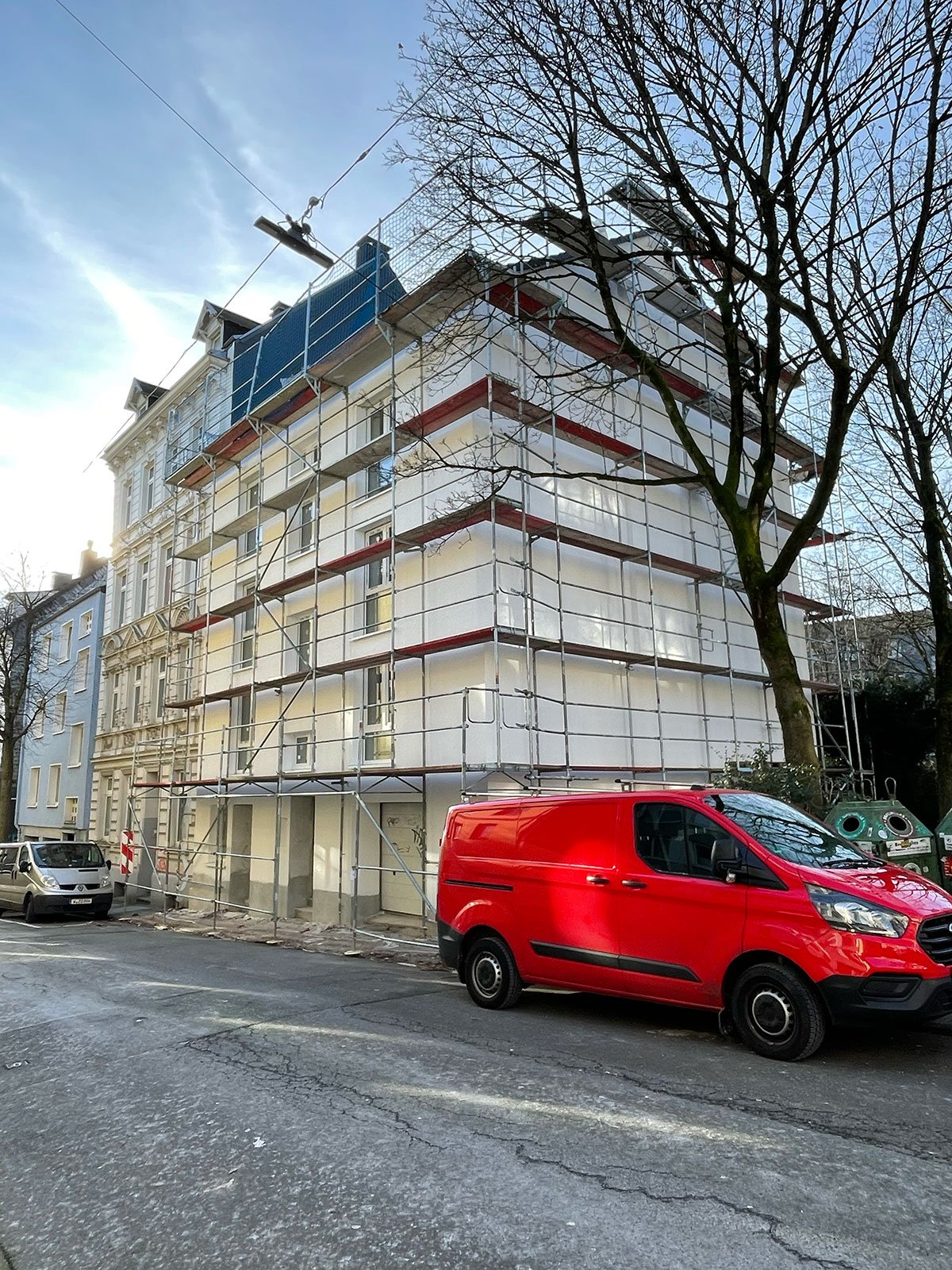 Ölberg International building façade before the artistic intervention