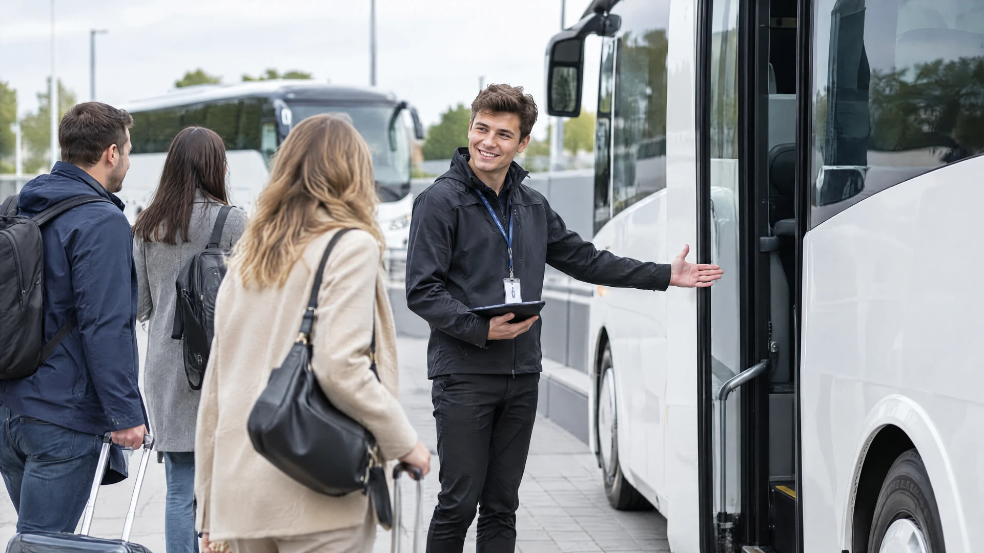 Buslogistik Host begrüßt Gäste am Shuttlebus in Dortmund