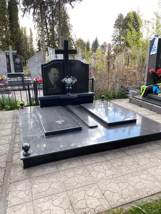 Подвійний пам'ятник