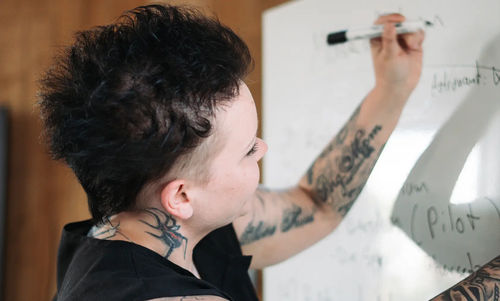 Kim Weber gibt einen Inhouse-Workshop bei Cixon GmbH