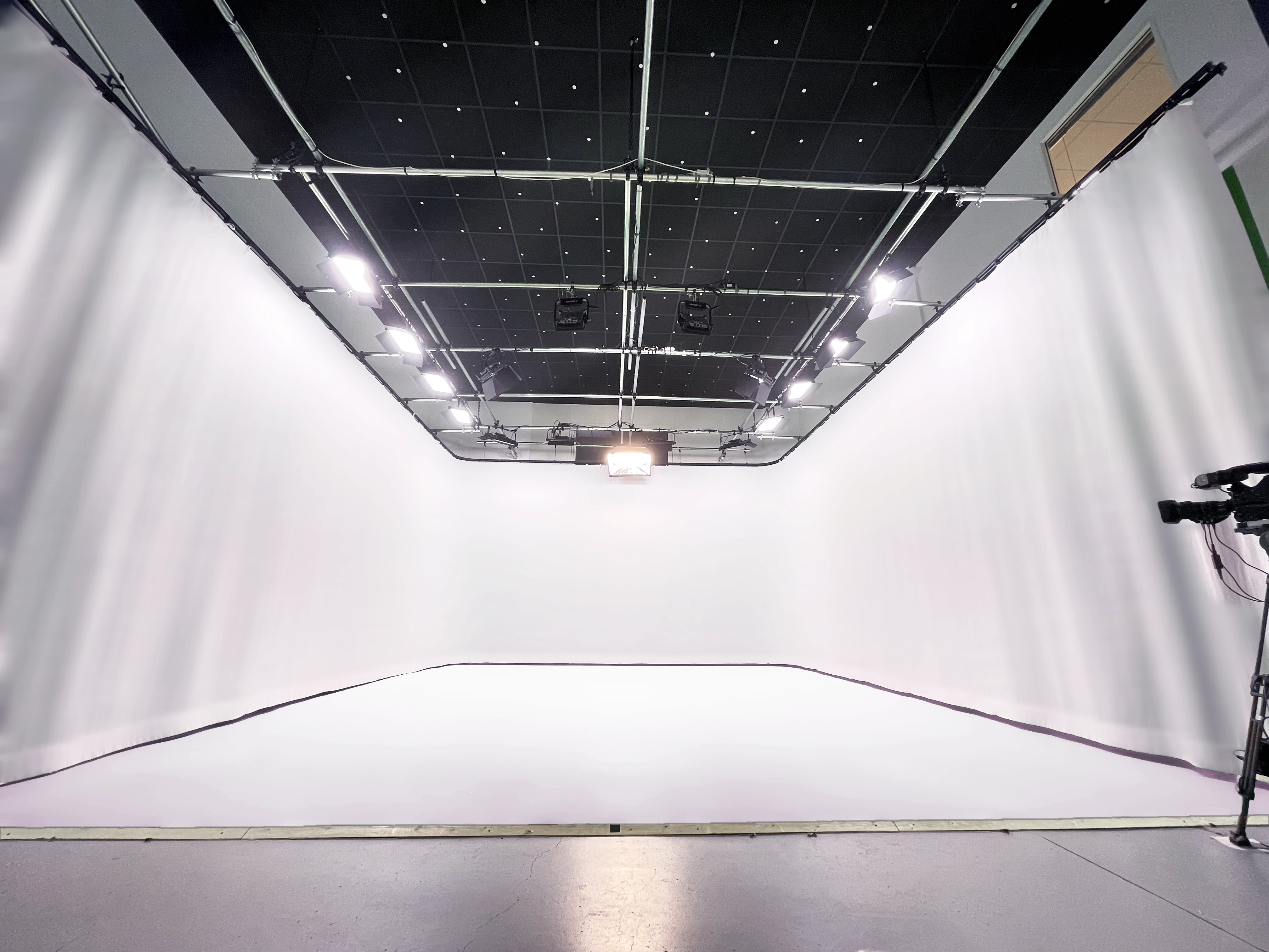 Plateau photos / vidéos blanc pour vos tournages en location