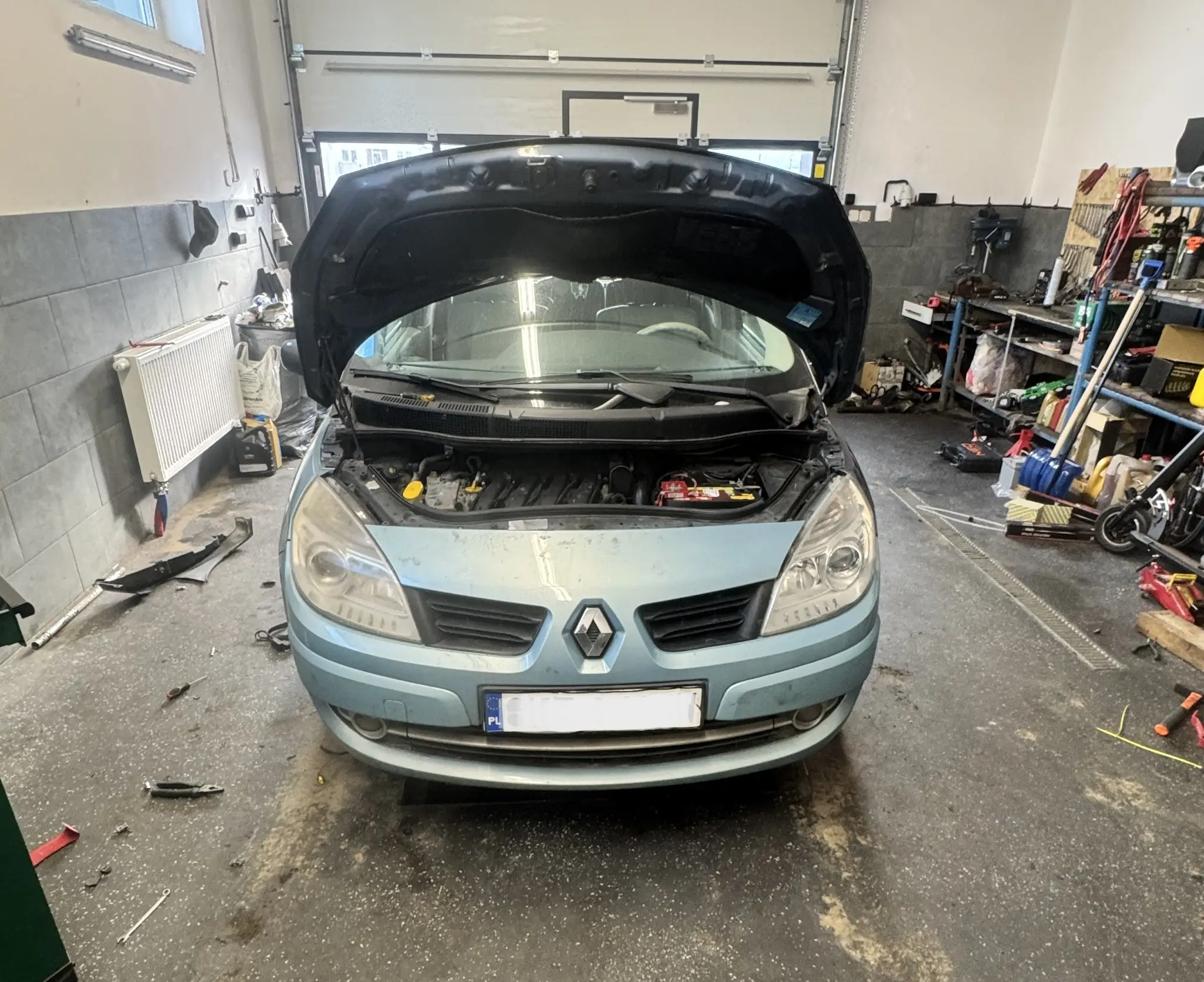 samochod na stanowisku naprawa mechaniczna drivezone bolszewo