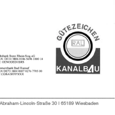 Gütezeichen RAL Kanalbau Logo mit Schrift und Adresse Abraham-Lincoln-Straße 30, 65189 Wiesbaden.