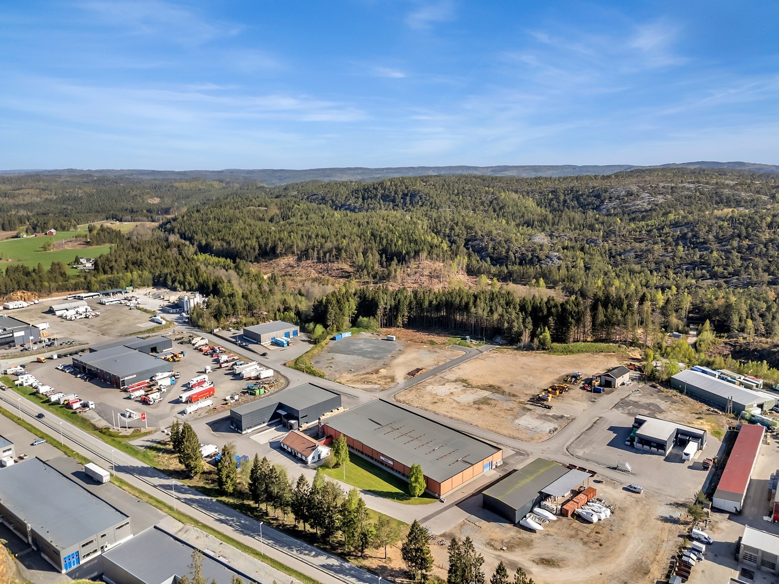 Ferdige næringstomter fra ca. 760 kvm og oppover