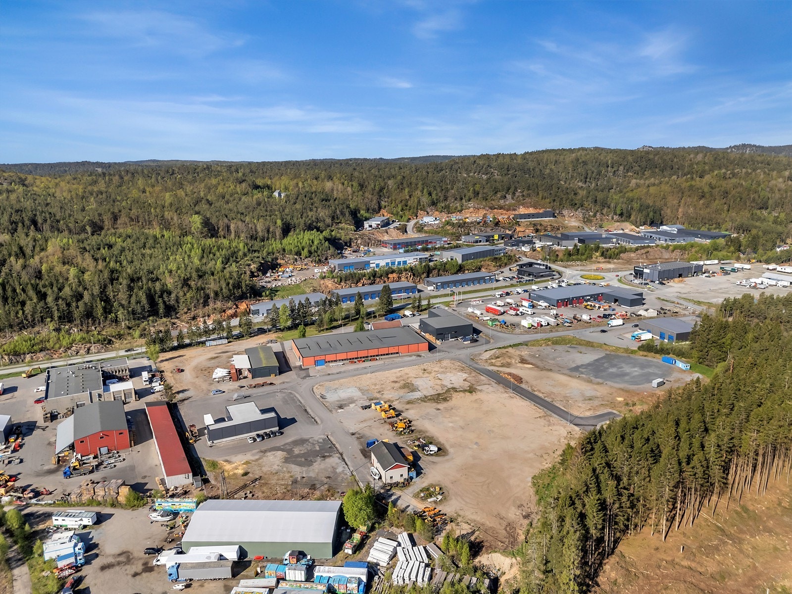 Ferdige næringstomter fra ca. 760 kvm og oppover