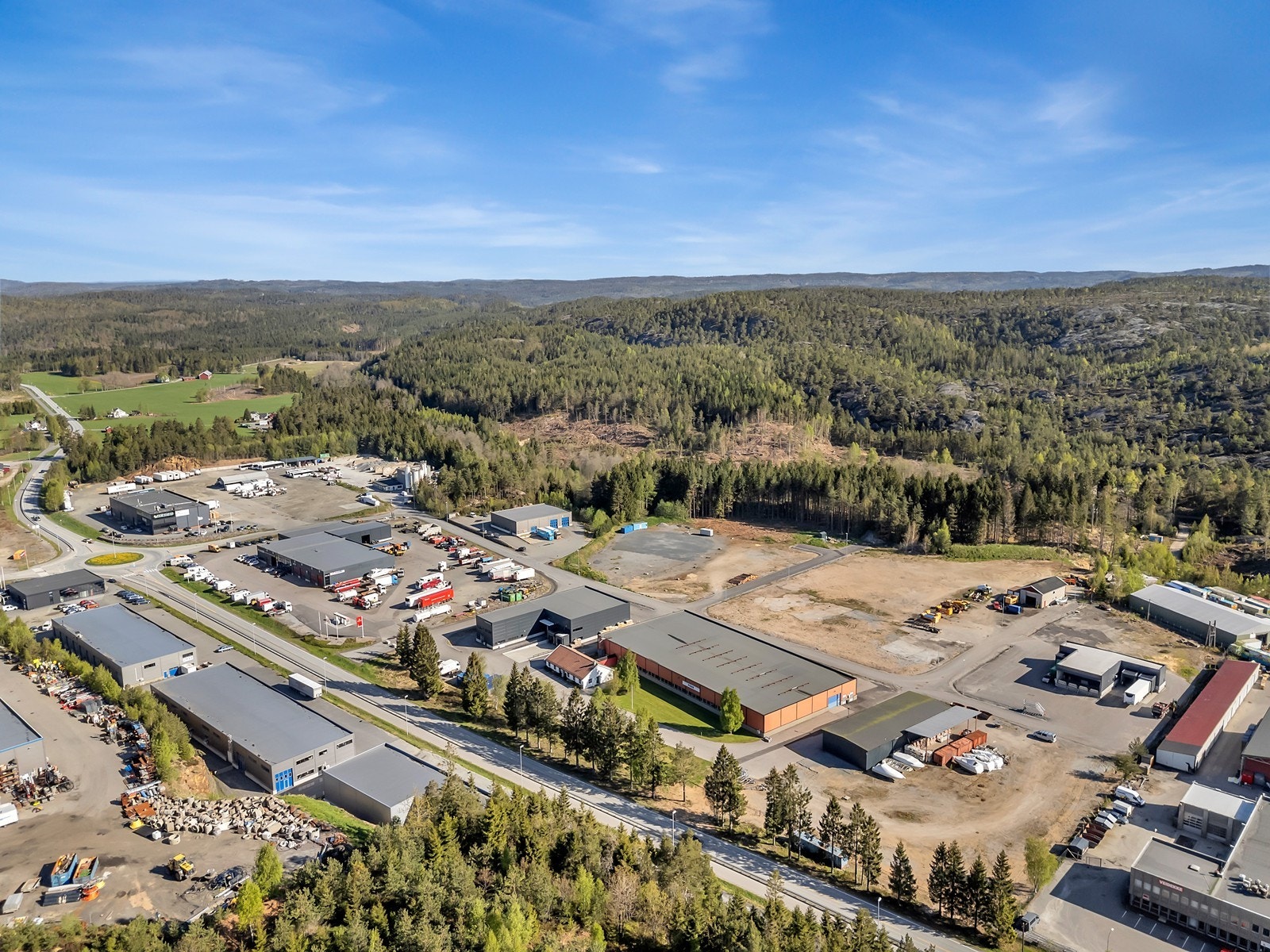 Ferdige næringstomter fra ca. 760 kvm og oppover