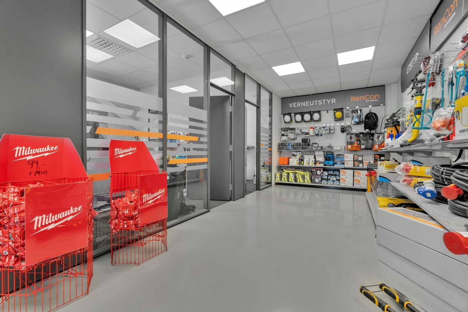 Høytlager med showroom og kontor på Mjåvann.