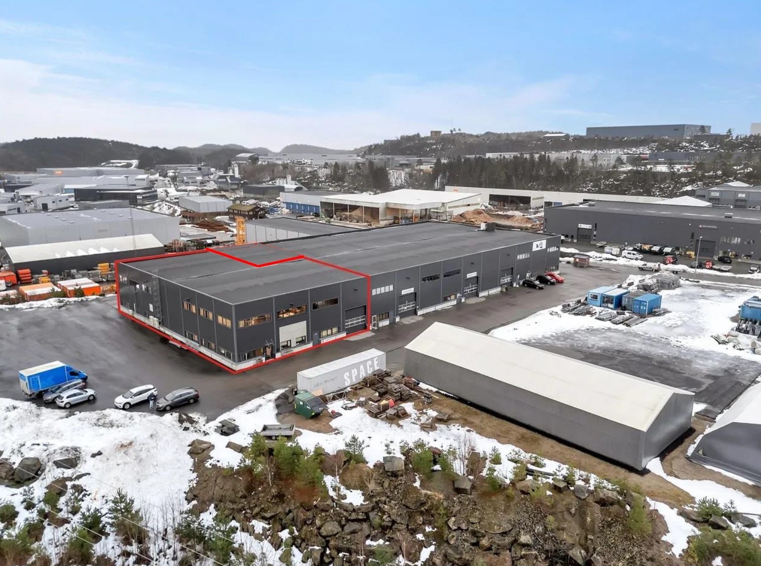 Lagerhall, produksjonshall og kontorlokale på Mjåvann