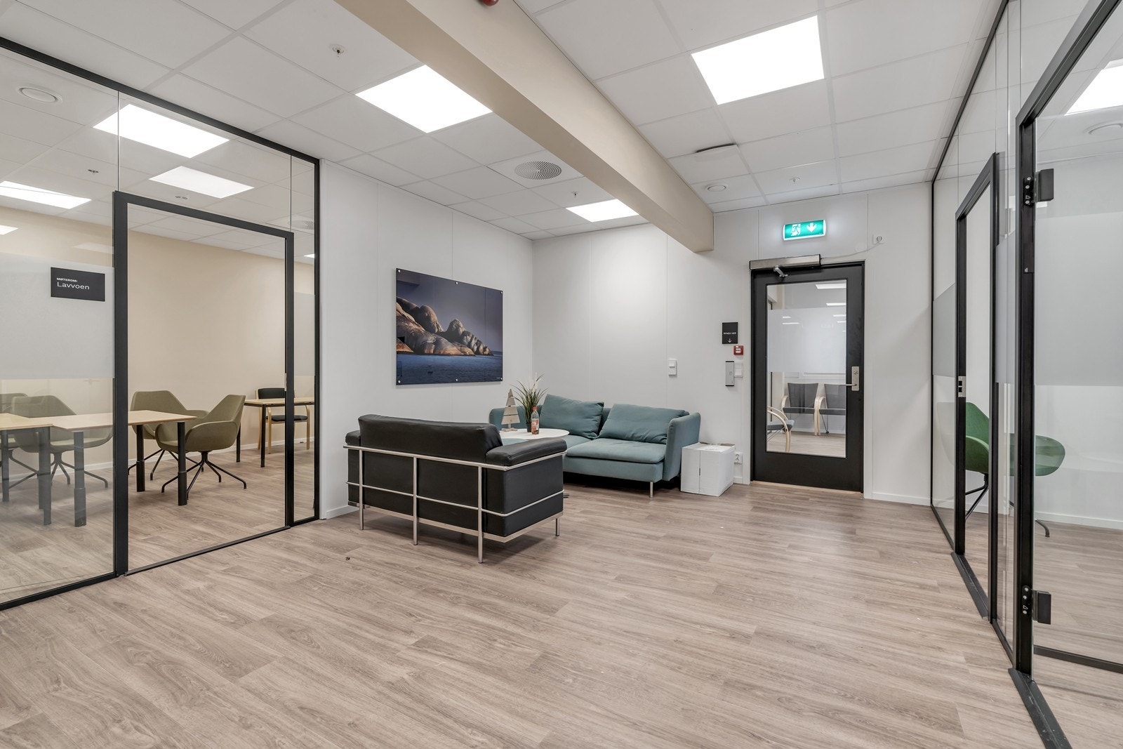 Lagerhall, produksjonshall og kontorlokale på Mjåvann
