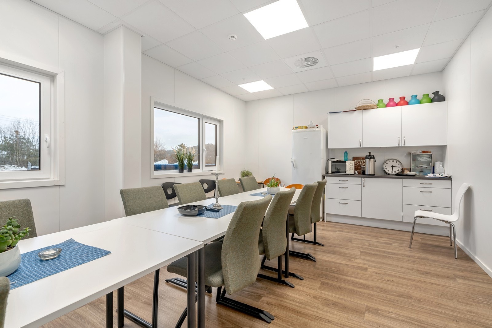 Lagerhall, produksjonshall og kontorlokale på Mjåvann